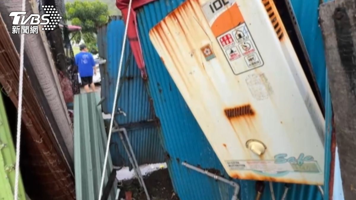 颱風外圍環流帶來風勢與大雨。(圖/TVBS)