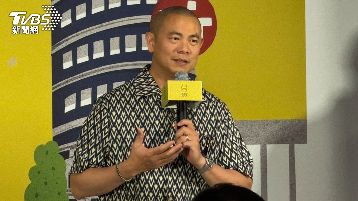 名廚江振誠擔任500碗小吃評審。(圖/謝佩穎攝)