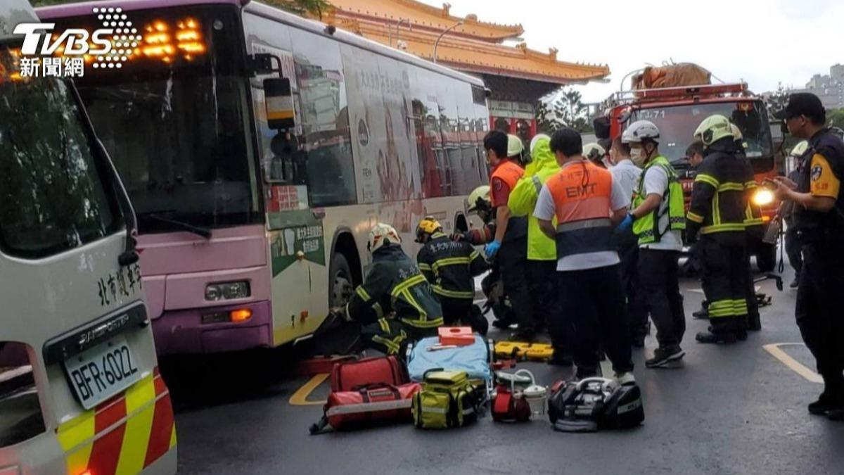 周佳正命喪公車輪!75米路口「綠燈僅69秒」 路權團體實勘震怒