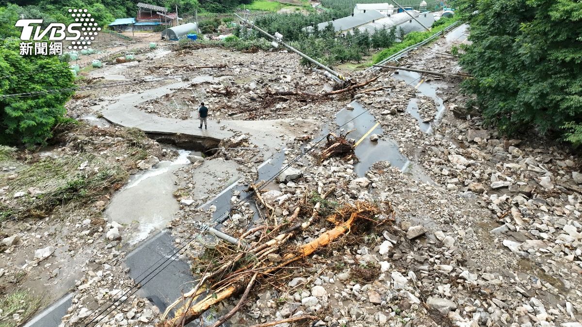 北韓黃江水壩多次無預警洩洪,南韓境內還有暴雨、土石流威脅。(圖/達志影像美聯社)