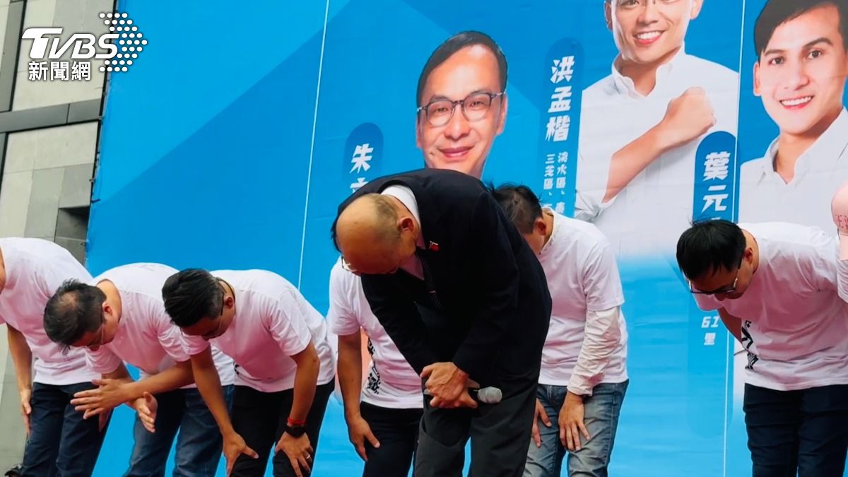 立法院長韓國瑜一登台,主持人新北市議員江怡臻也當場宣布,現場人數已經突破兩萬人。(圖/林恩如攝)