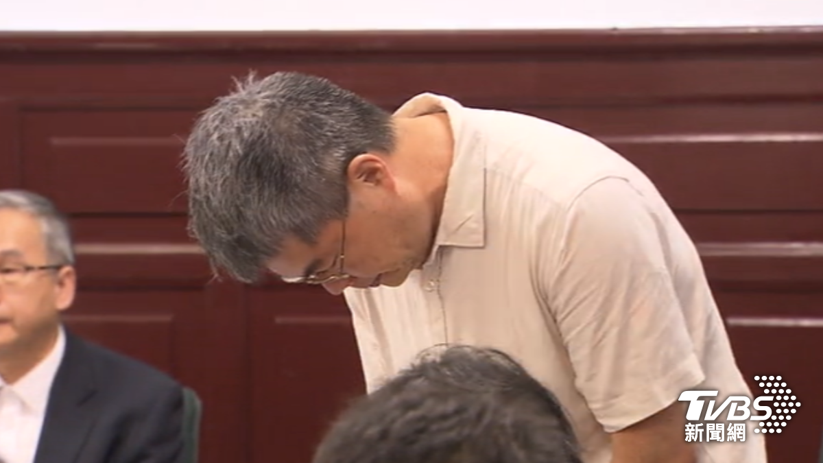 台師大抽血案計畫主持人陳忠慶露面道歉。(圖/TVBS)