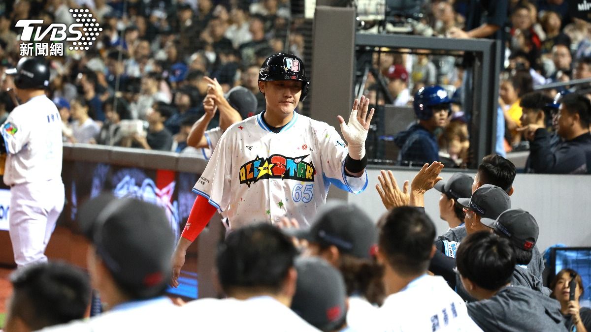 中職明星賽大巨蛋滿場。(圖/華子琛攝)