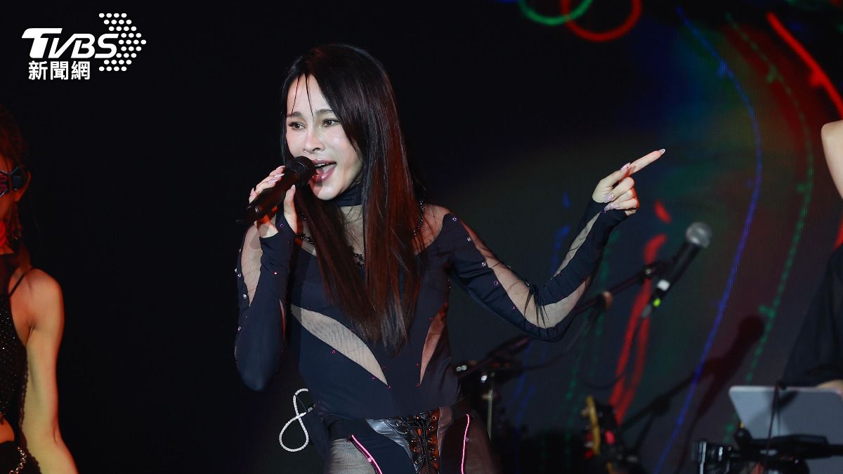 温嵐經典好歌連發,讓大批歌迷陷入回憶殺。(圖/黃城碩攝)