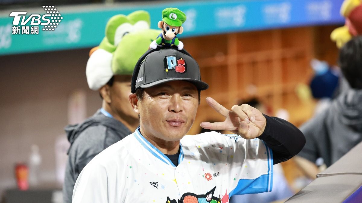 味全龍總教練葉君璋也換上任天堂裝扮。(圖/華子琛攝)