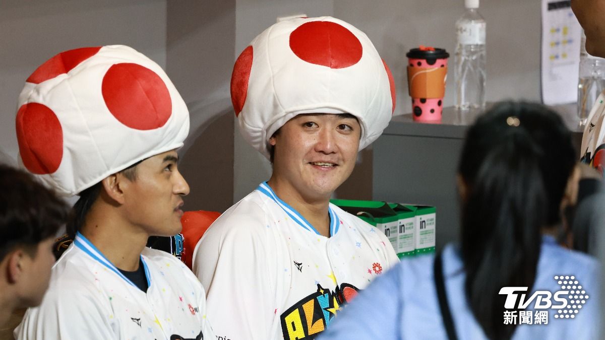 中職明星賽不少球員都換上任天堂裝扮。(圖/華子琛攝)