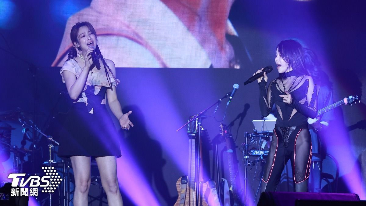 賴雅妍驚喜現身温嵐演唱會,兩人一起合唱戲劇片尾曲。(圖/黃城碩攝)