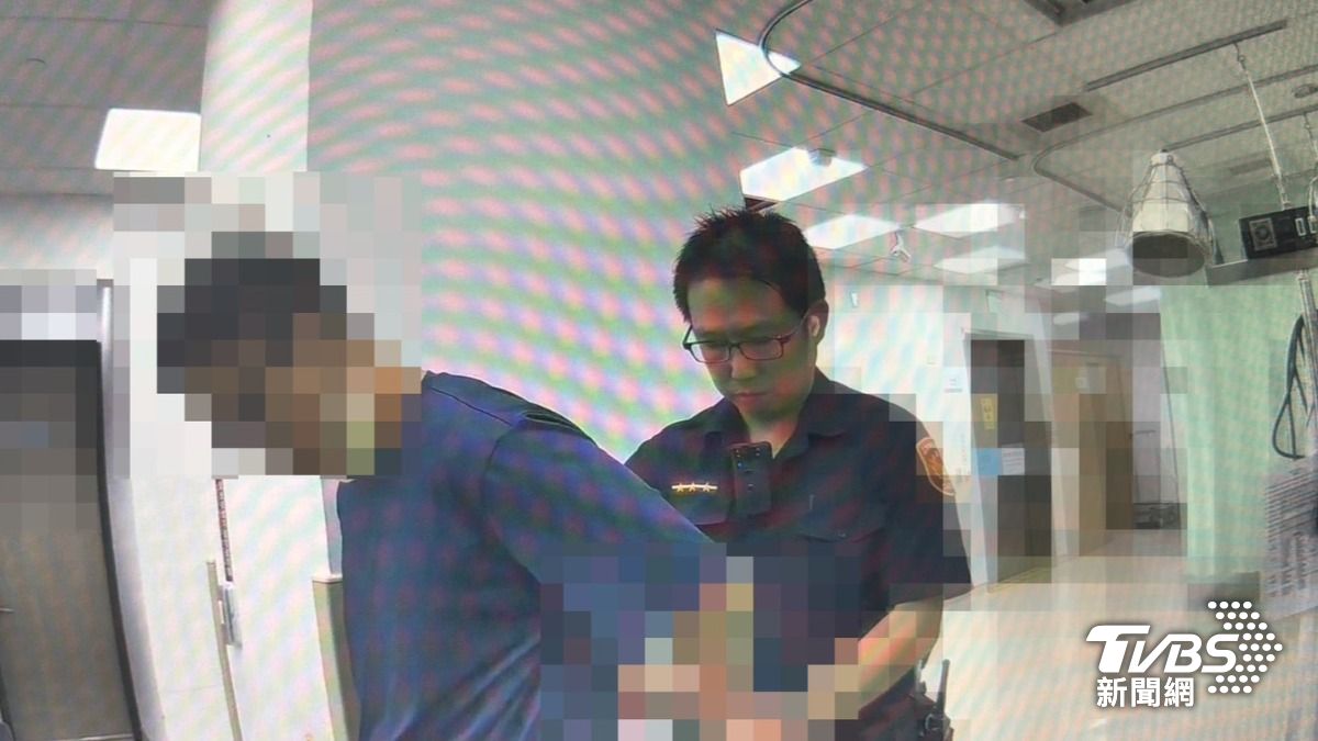 陳男雙腳小腿前側燒燙傷,事後自行前往醫院就醫。(圖/TVBS)