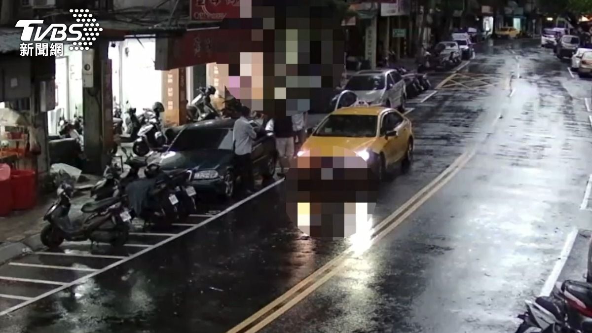 雙方在街上爭執。(圖/TVBS)