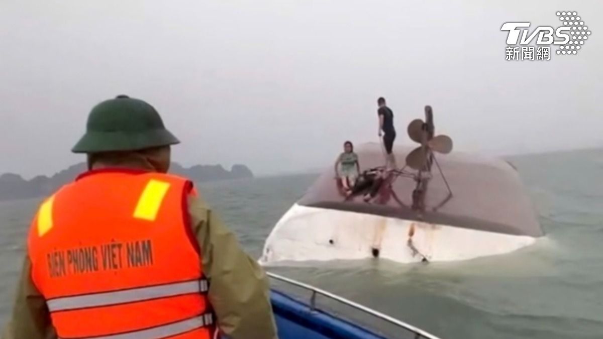 越南下龍灣發生觀光船翻覆意外。 (圖／達志影像美聯社)