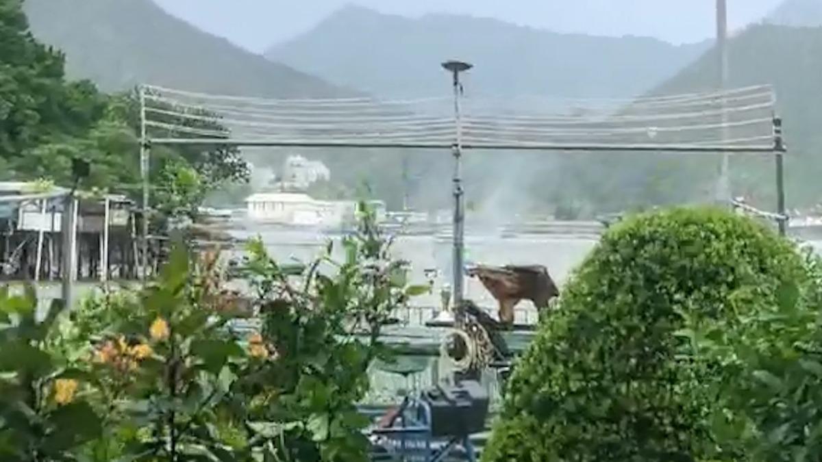 薇帕襲港風力強!大澳「海水被捲到半空」 目擊畫面曝光