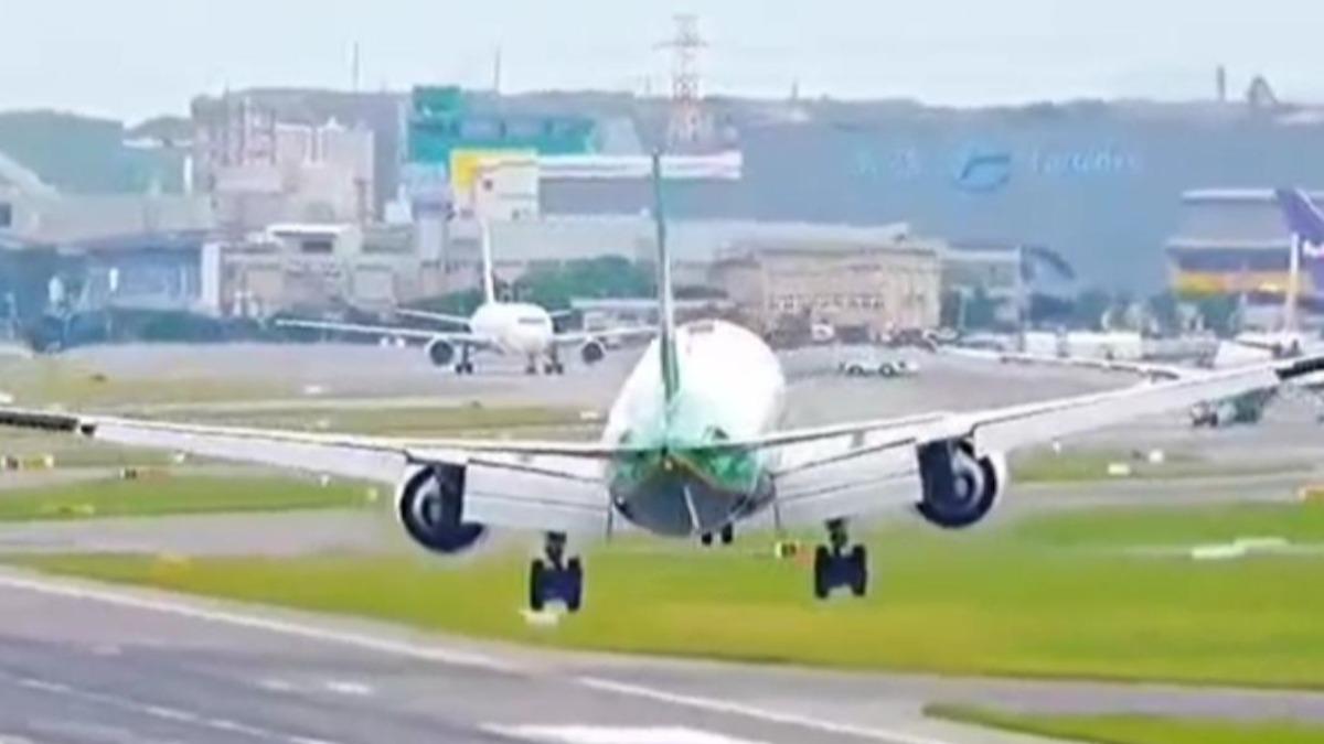 由於側風過大，長榮波音777採用「蟹行進場」。（圖／翻攝自航空迷群組）