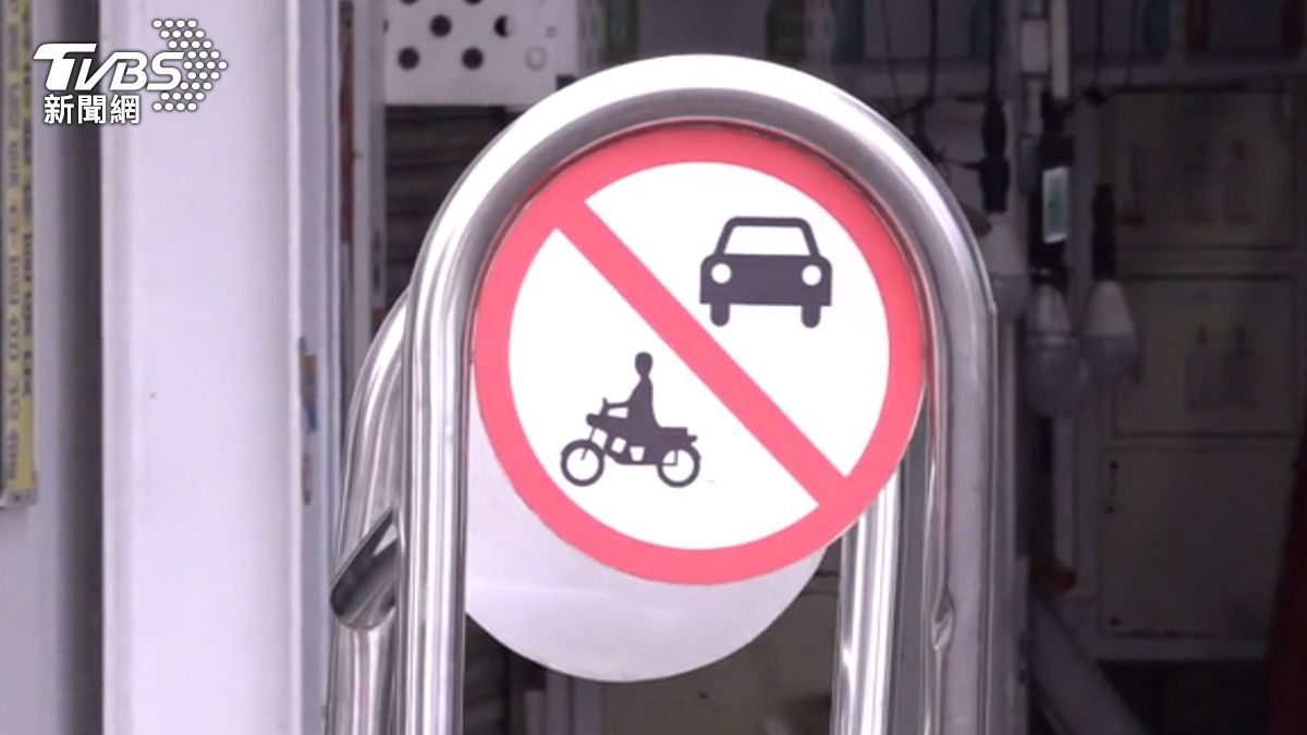 菜市場實施時段性禁止車輛通行。（圖／TVBS）