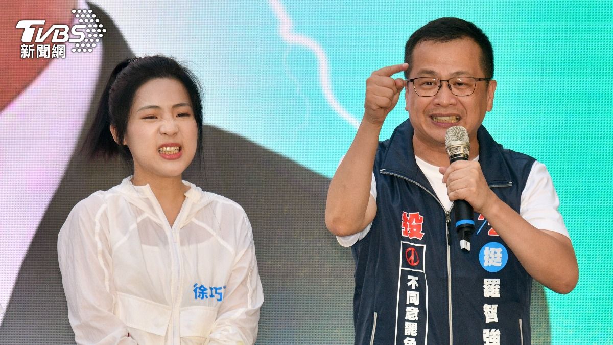 藍委徐巧芯、羅智強現身民眾黨反罷免造勢。(圖/胡瑞麒攝)