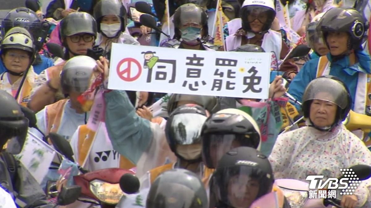 罷免彩帶(圖/TVBS資料畫面)