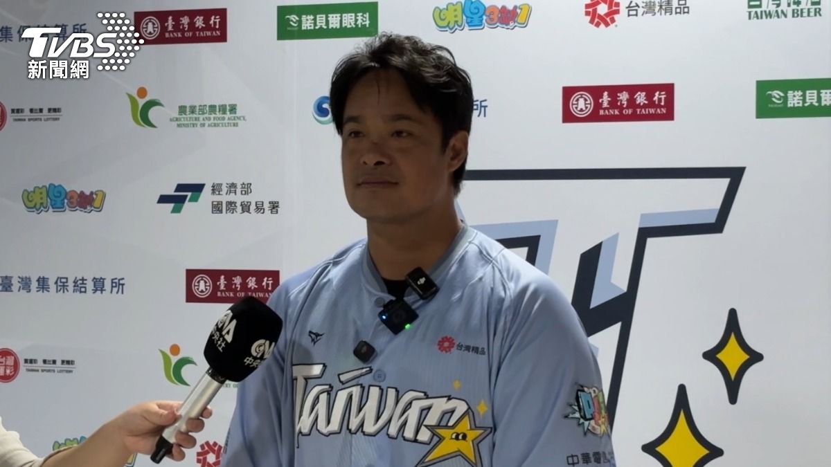林智勝感謝球迷一路以來支持。(圖/林冠丞攝)