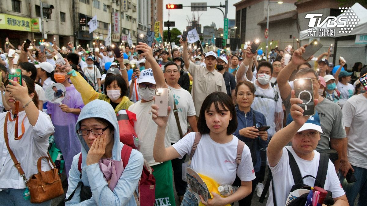 柯文哲明66歲生日「將出庭戰鍾小平」 小草發起沿途唱歌慶生