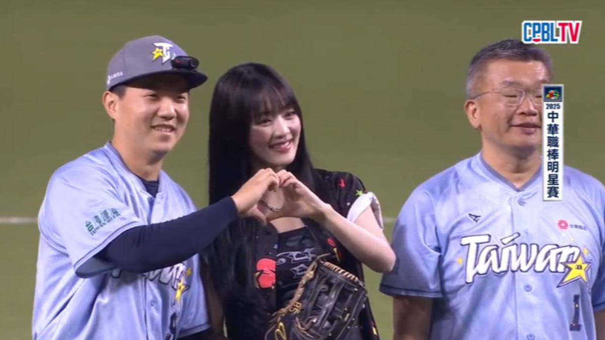 Minnie擔任開球嘉賓超甜!與江坤宇「比愛心」惹人稱羨
