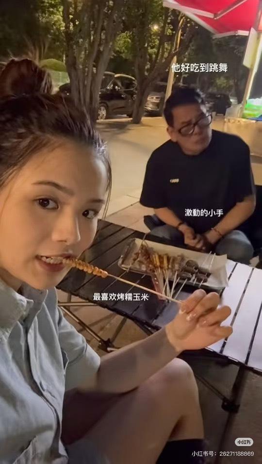 李國麟與女兒近期拍兩人宵夜行程。(圖/翻攝自小紅書)