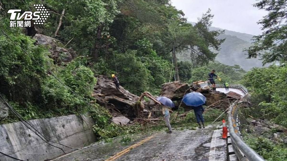 豪雨轟炸東台灣!台20線邊坡坍方 台鐵南迴暫不通