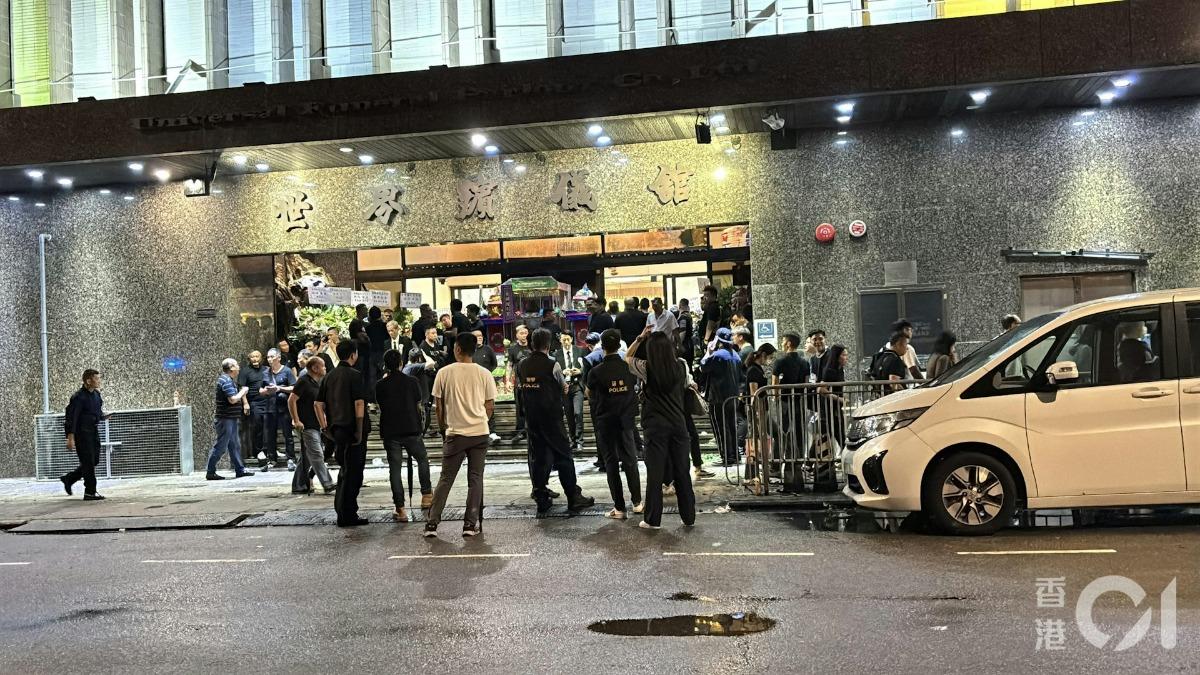 新義安叔父「黃超」日前舉辦喪禮。（圖／香港01）