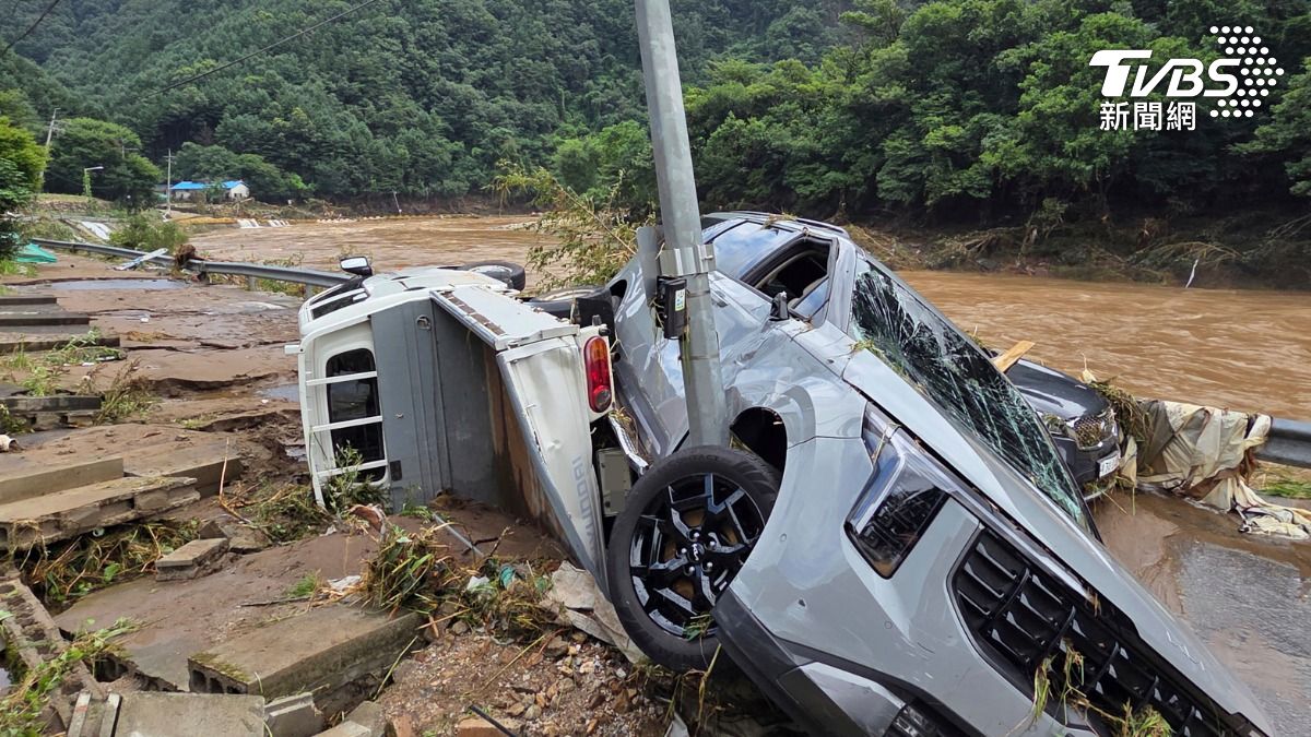 豪雨導致18人死亡、9人失蹤。(圖/達志影像美聯社)