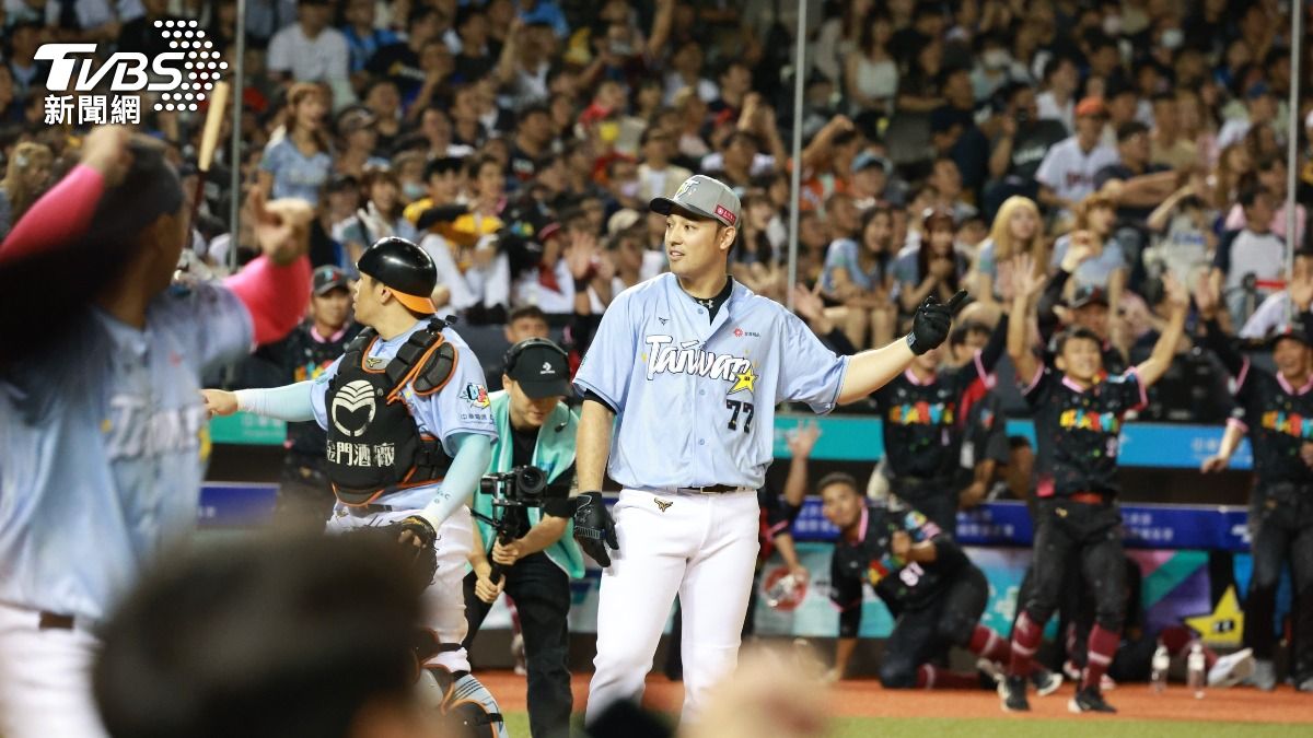 林佳緯登板投球,三振隊友林安可。(圖/華子琛攝)