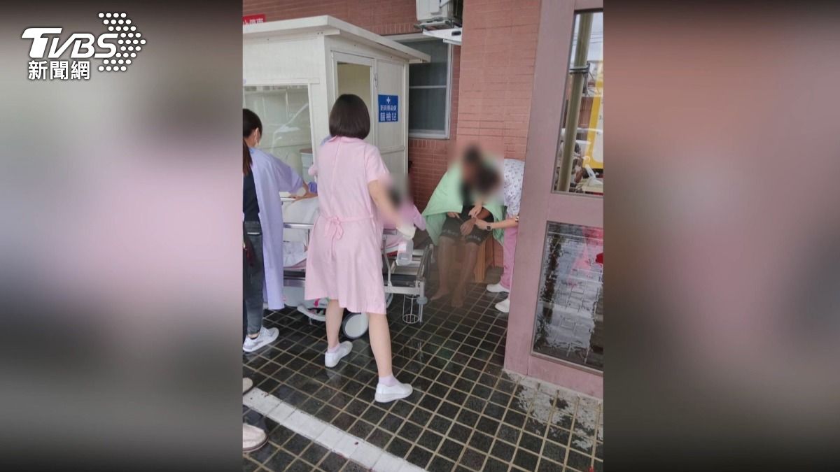 這起進香活動意外共造成8人受傷,他們分別被送往恆春基督教醫院、南門醫院以及恆春旅遊醫院治療。(圖/TVBS)