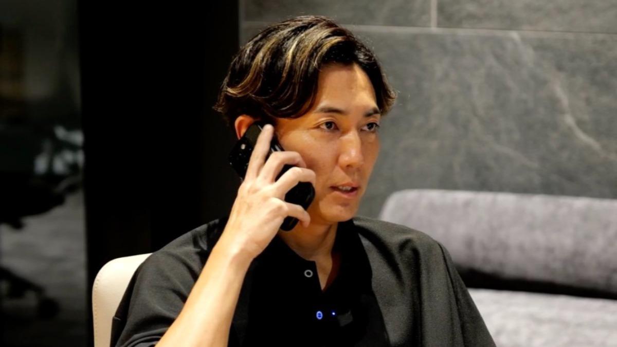 嵜本晉輔透露自己透過電話進行出價,最終以14.7億日圓(約新台幣2.9億元)成功標下。(圖/翻攝自 X@VSakimoto)