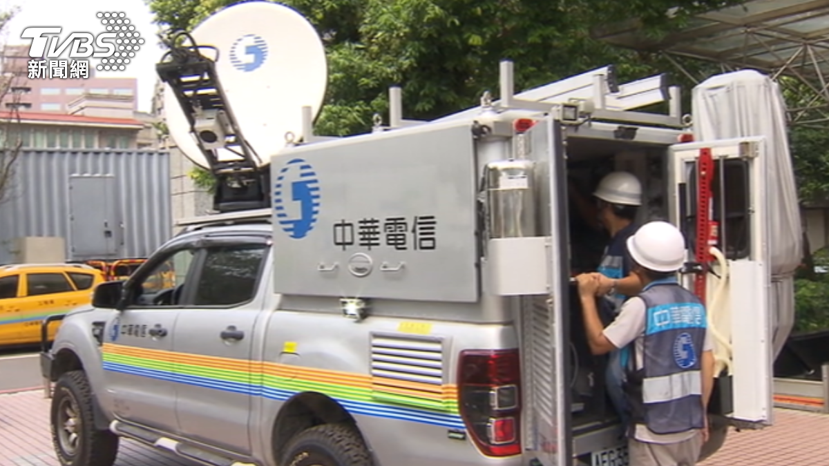 中華電信基地台車。 （圖／TVBS）