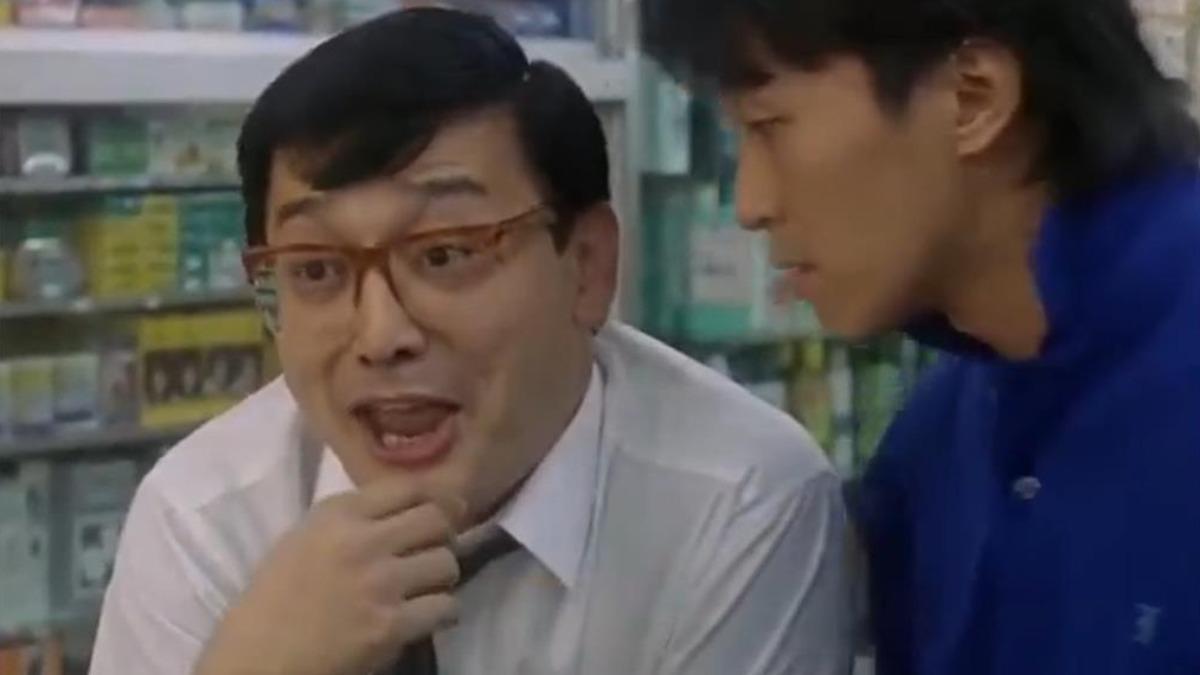 曹查理過去曾和周星馳合作,飾演賣春藥的「單眼佬」。(圖/翻攝自微博)