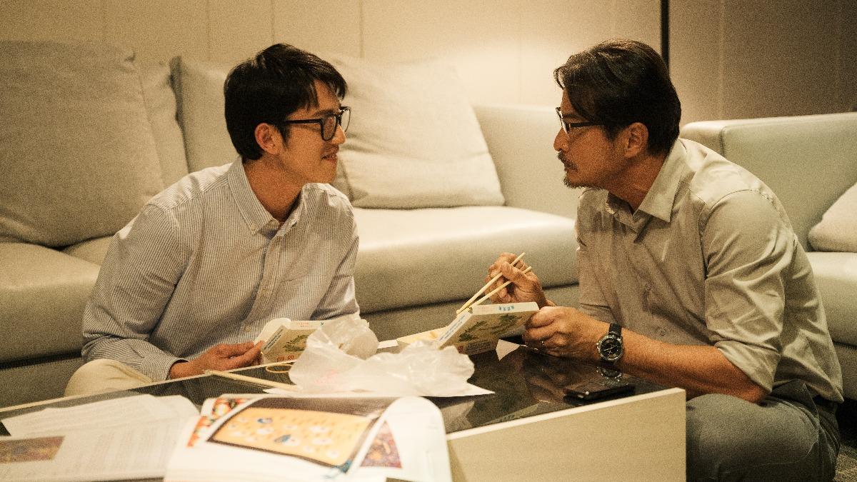 《親密之海》吳慷仁(左)崇拜李銘順。(圖/CATCHPLAY+提供)