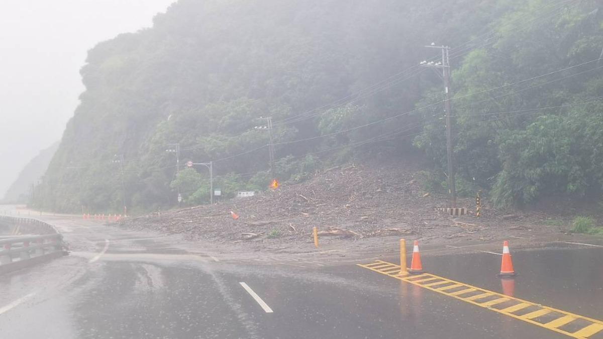 台9線土石泥流湧入。（圖／翻攝自公路局網站）