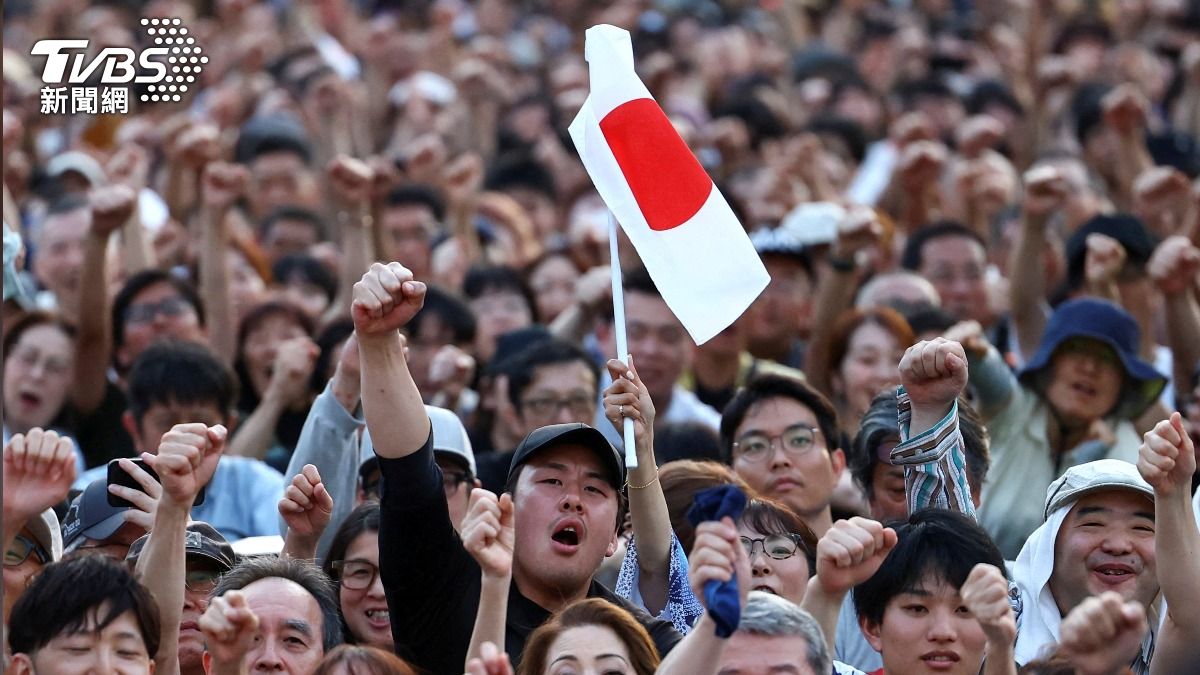 參政黨主打「日本優先」政策,贏得日本30歲以下男性族群的熱烈支持。(圖/達志影像路透社)