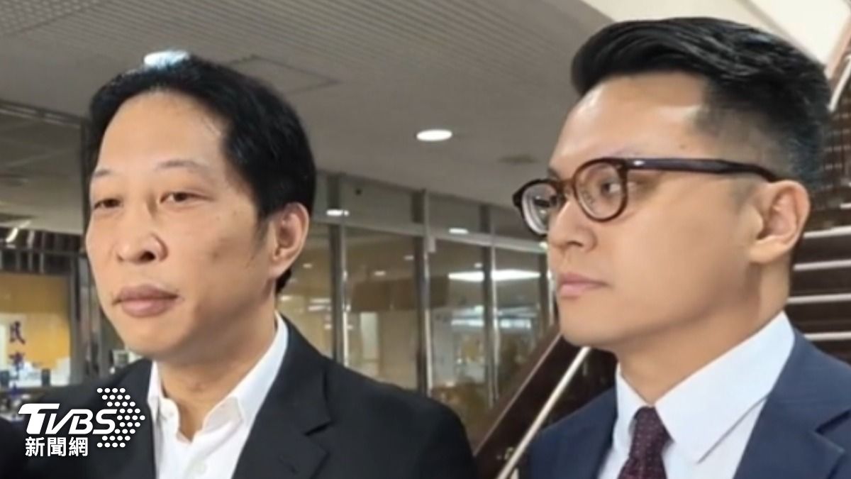 街口金融科技董事長胡亦嘉 在律師陪同下出庭。(圖/TVBS)