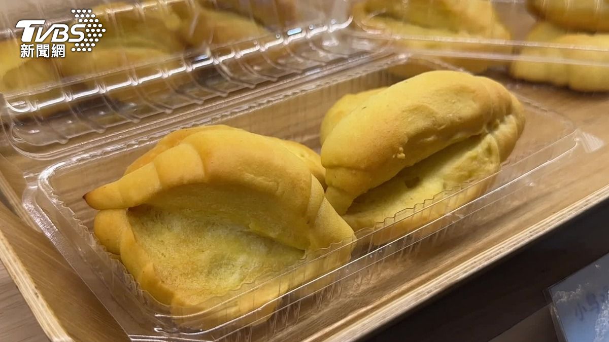 羅宋麵包奶油用量大,業者坦言,發酵奶油價格再漲,每月支出將多出數十萬元。(圖/TVBS)