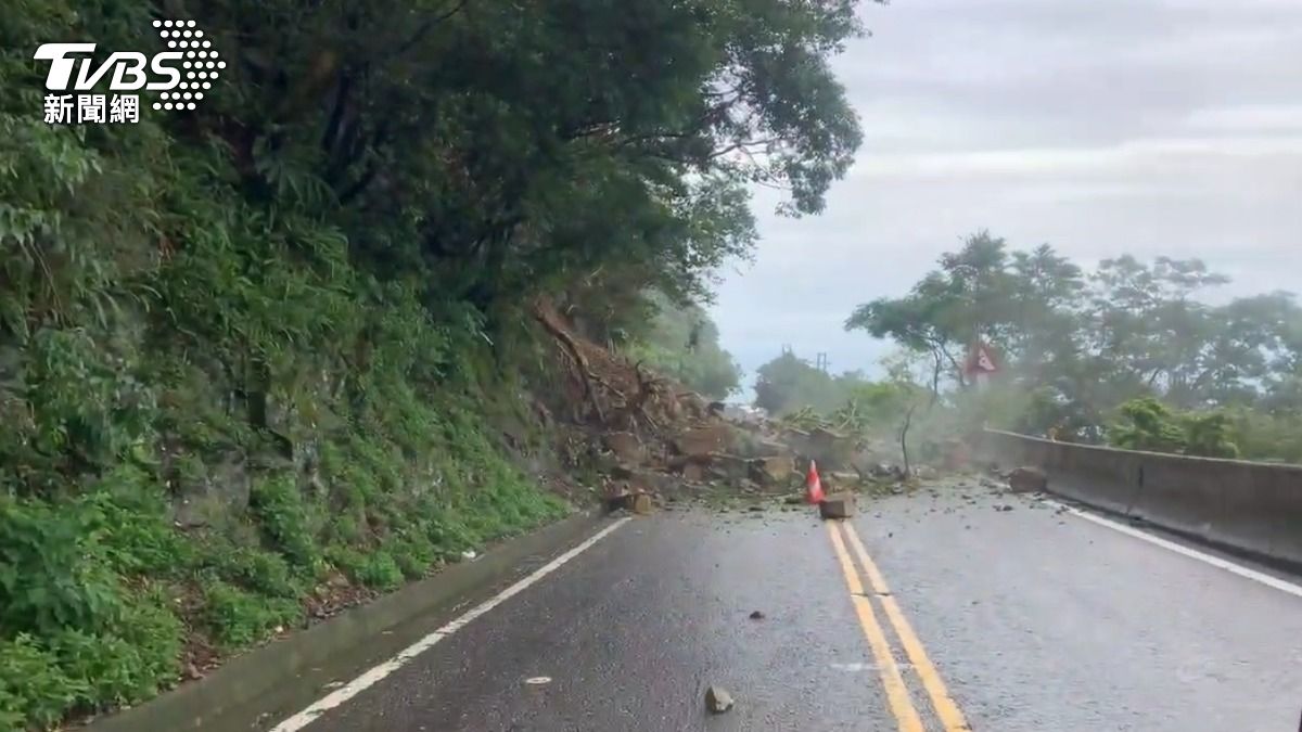 蘇花公路117公里上午落石砸車 下午同地土石坍方雙向封閉