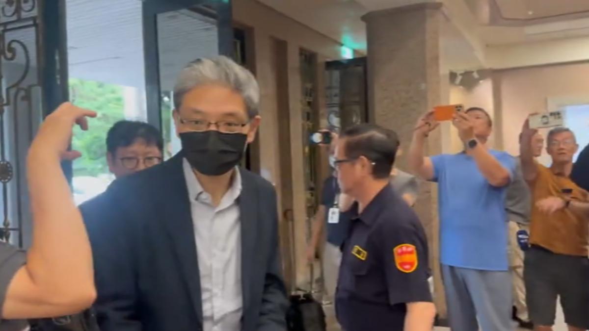 國科會、衛福部與體育署等單位,前往教育部參加跨部門會議。(圖/TVBS)