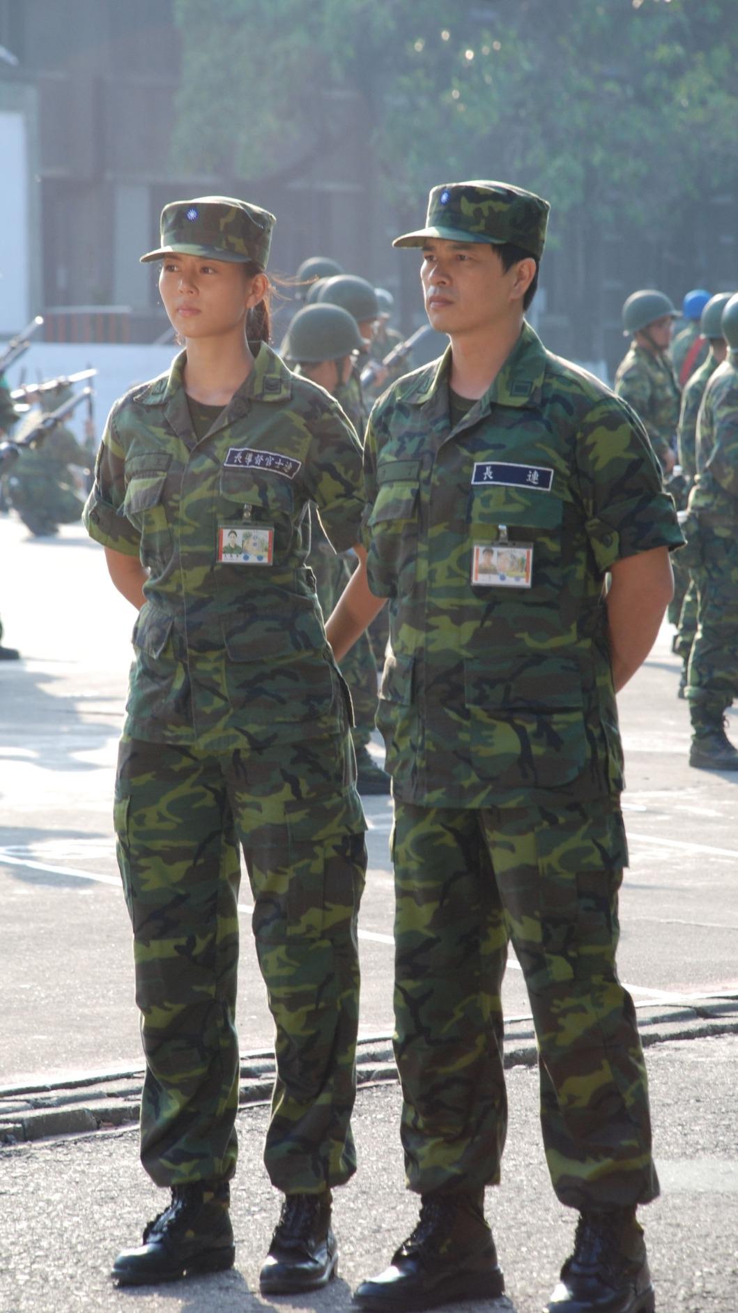 《新兵日記》劉香慈(左)與李興文(右)鐵面印象深植人心。(圖/民視提供)