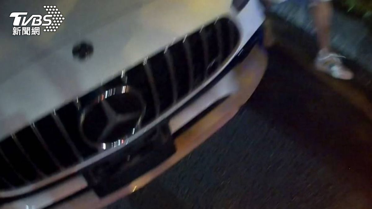 600多萬豪華轎跑車未掛前車牌被攔