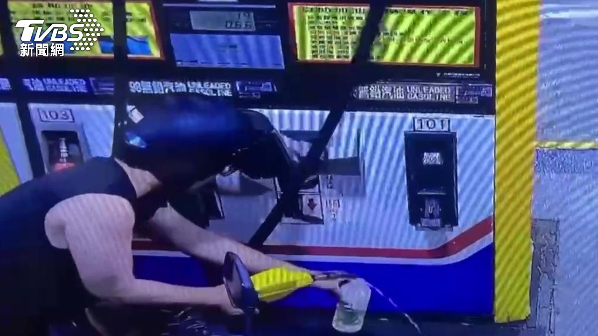 男子跑去加油站買了19元的汽油。(圖/TVBS)