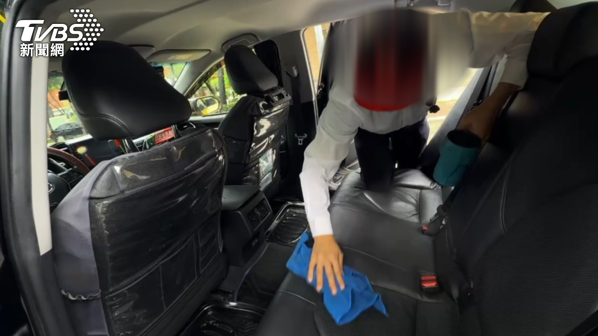 其他計程車司機展示了他們維持車內清潔的方法,以確保乘客搭乘安全。(圖/TVBS)
