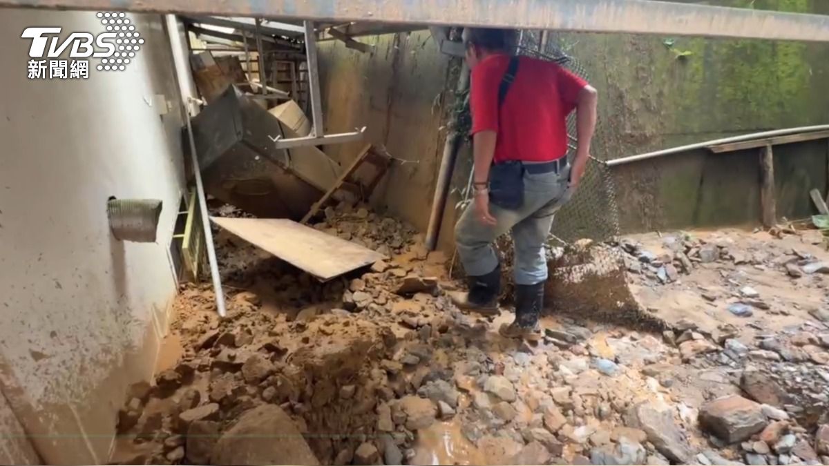 埔里發生土石流,居民災後回家看到住家全被土石淹沒。(圖/TVBS)