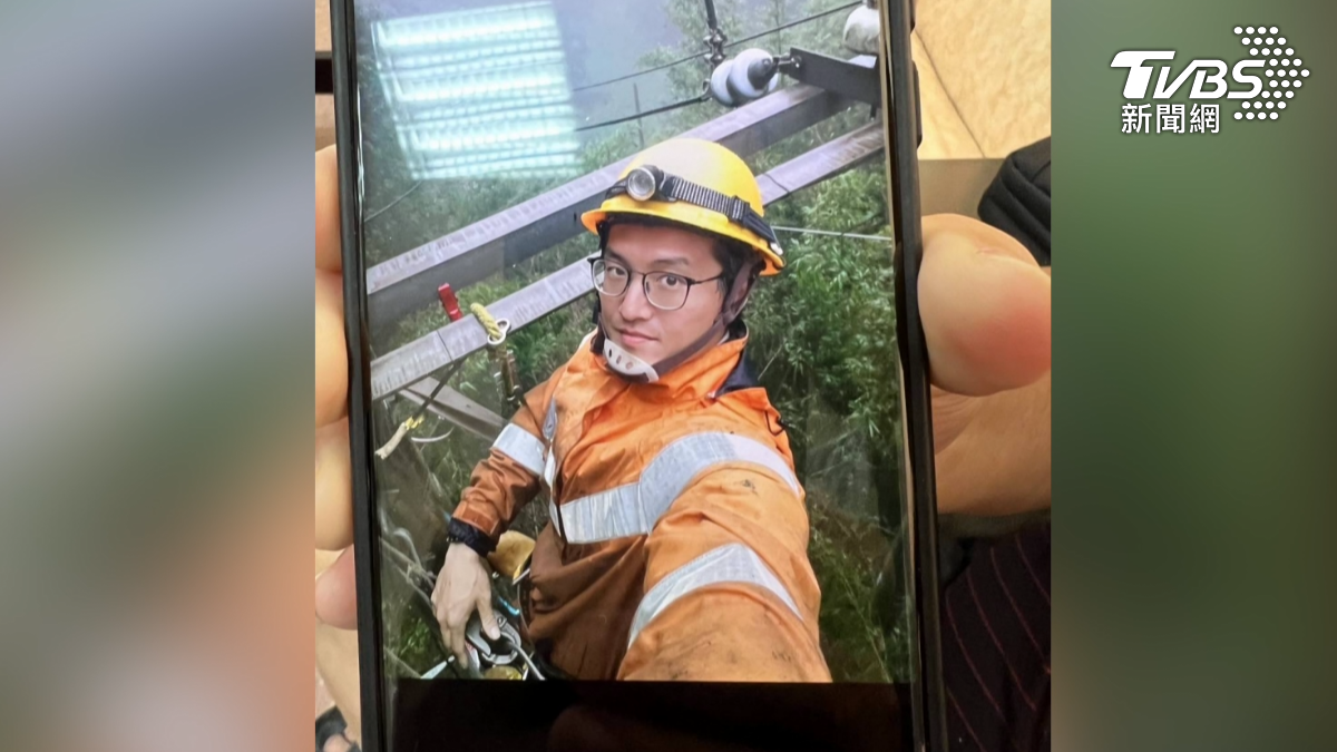 台電嘉義區處員工李元瀚在執行颱風災後搶修任務時不幸觸電,經過六天的搶救仍宣告不治。(圖/TVBS)