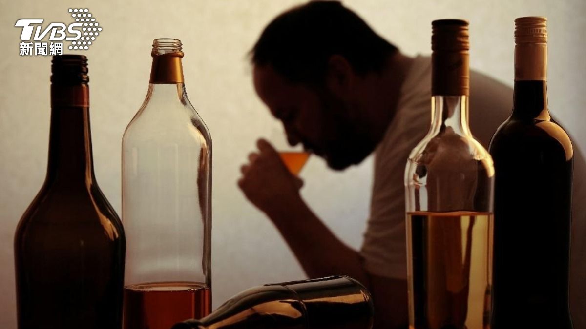 天天喝酒健檢竟貧血?醫示警:小心「肝」!酒精性肝病在敲門
