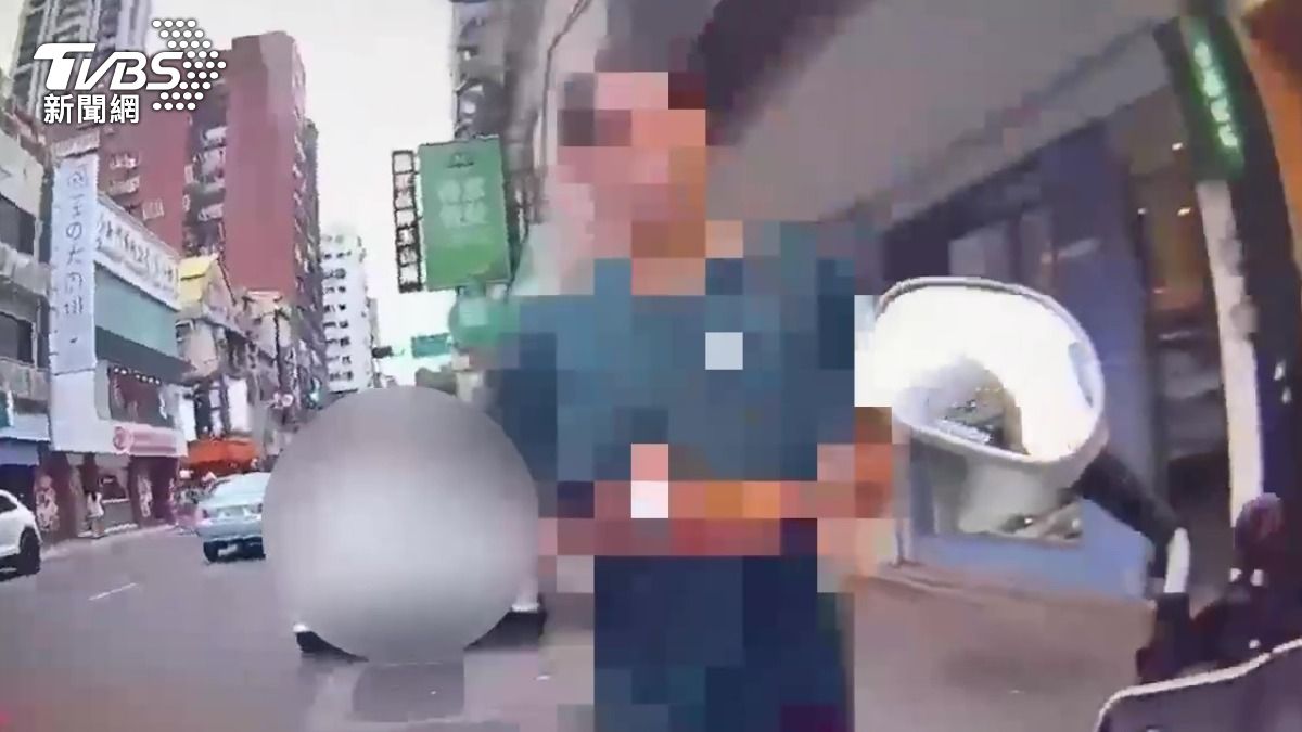質疑執法標準!警取締違停 他嗆「有牌流氓」遭上銬送辦