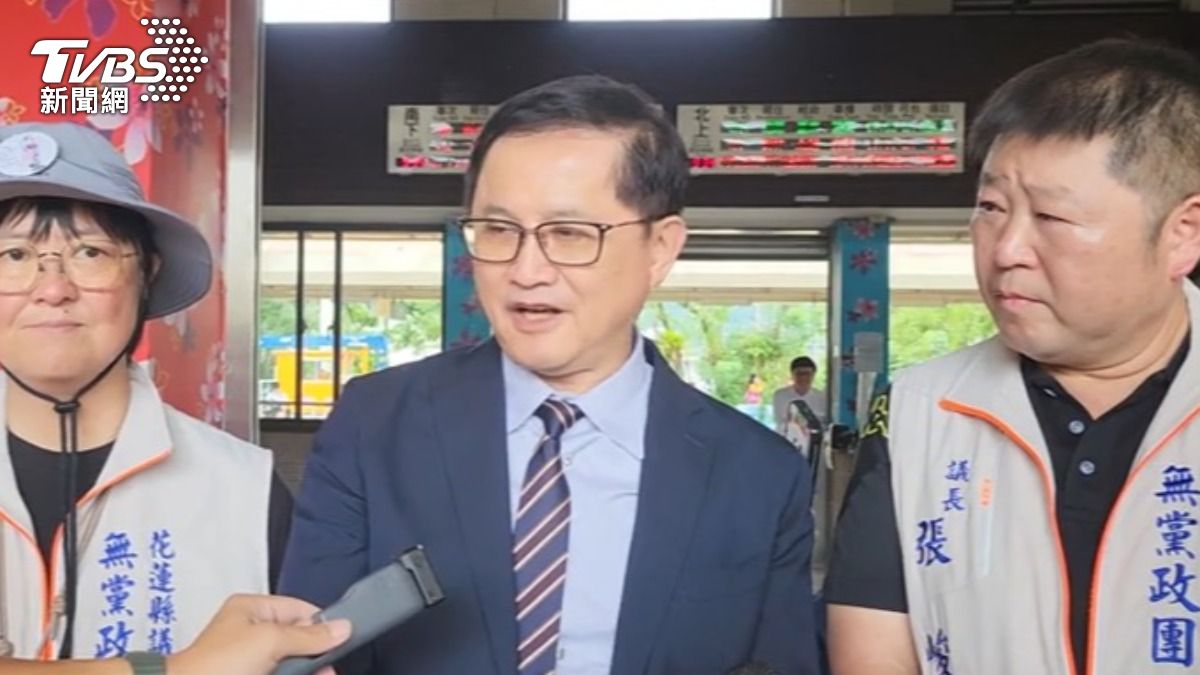 童子賢到花蓮同台花蓮縣議長張峻，也表態支持罷免傅崐萁。（圖／TVBS）