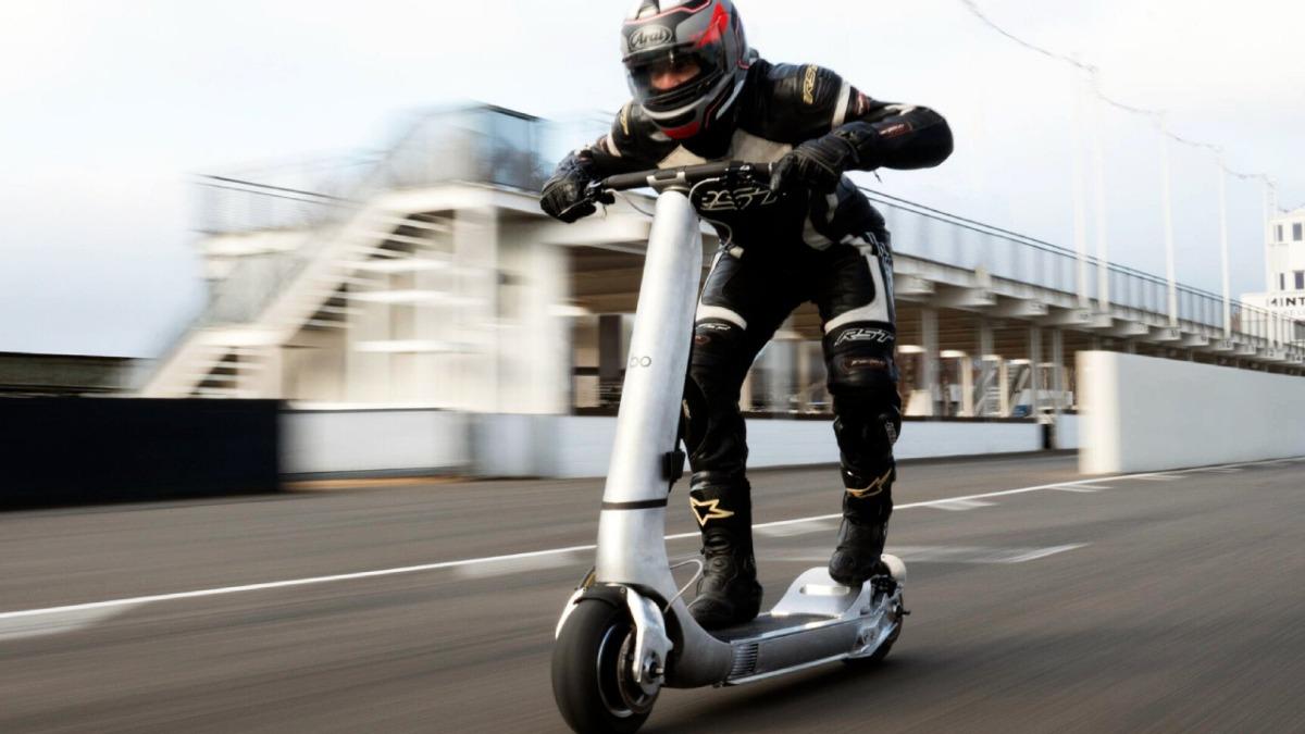 「最速電動滑板車」誕生! 售價90萬加速贏過Model 3?