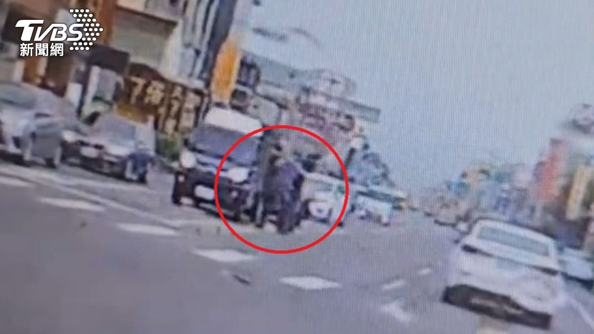 宜蘭街頭全武行!貨車司機爭道引戰 持熱融膠條互毆