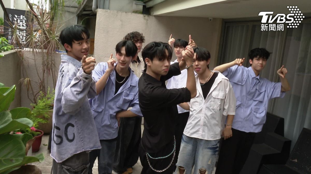 男團F.F.O接受TVBS專訪。(圖/TVBS)